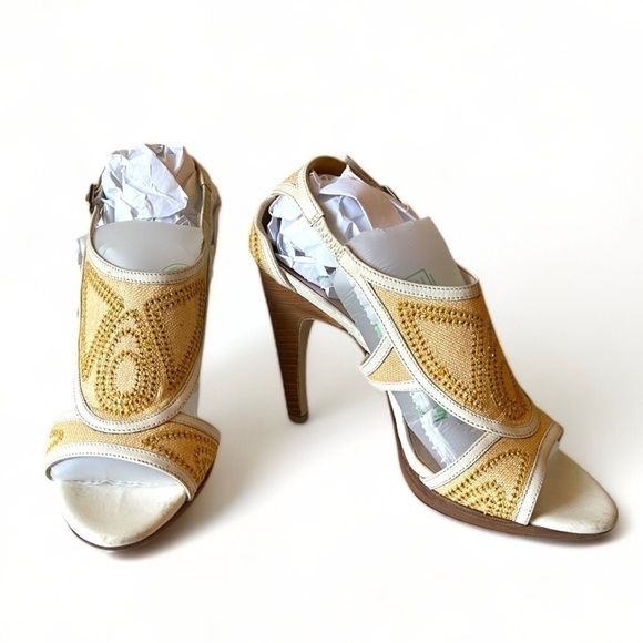 Salvatore Ferragamo Canvas & Leather Platform Sandals | Italy | Size 7 - Picture 9 of 14